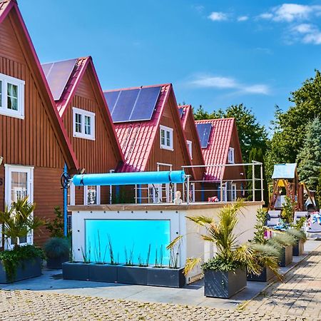 Kompleks Wypoczynkowy Pomerania Z Podgrzewanym Basenem 30 Metrow Do Morza Rewal Esterno foto