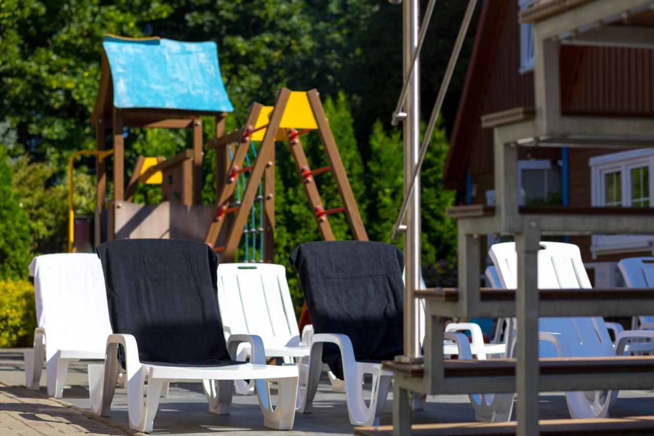 Kompleks Wypoczynkowy Pomerania Z Podgrzewanym Basenem 30 Metrow Do Morza Rewal Esterno foto